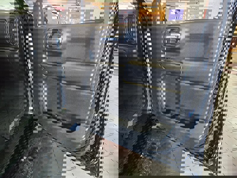 Used 2020 Chevrolet Silverado 1500 Custom w/ Custom Value Package image 12