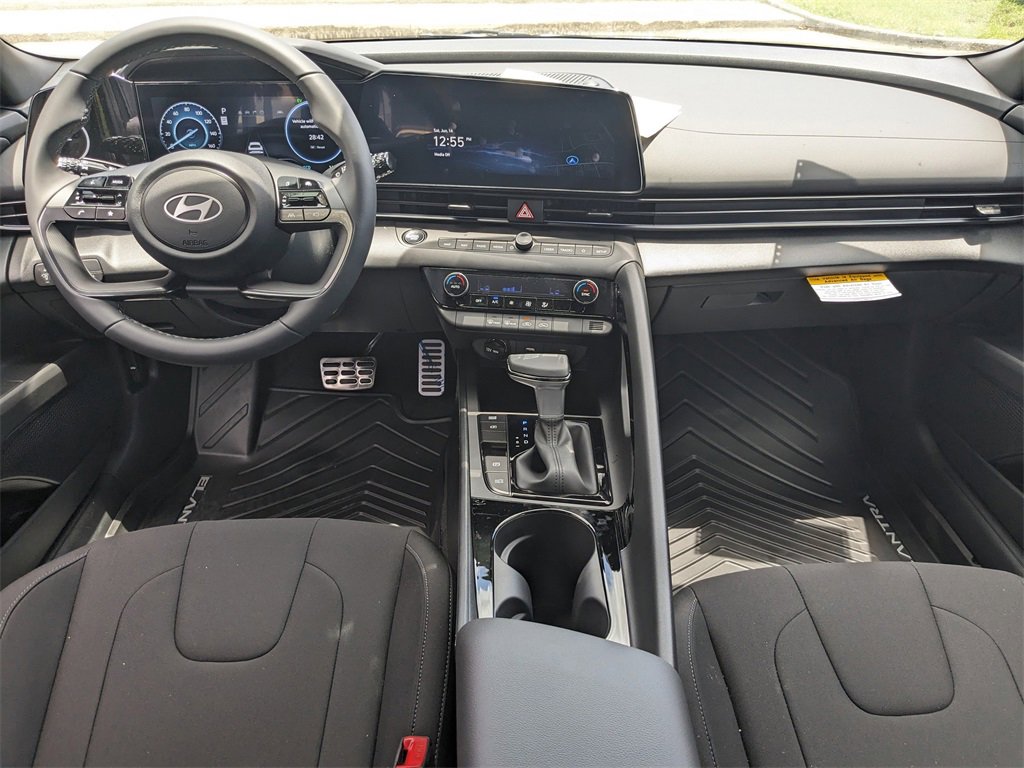 New 2025 Hyundai Elantra SEL image 14