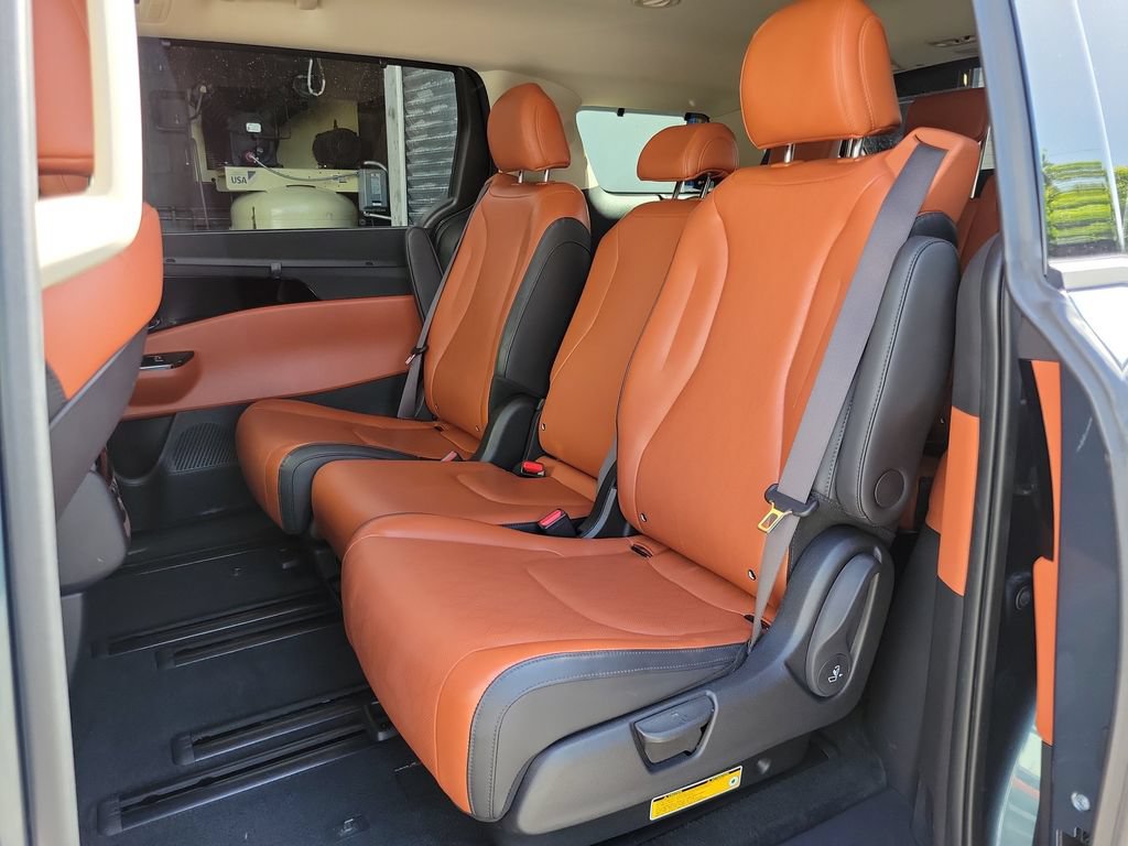 Certified 2023 Kia Carnival SX FWD image 9