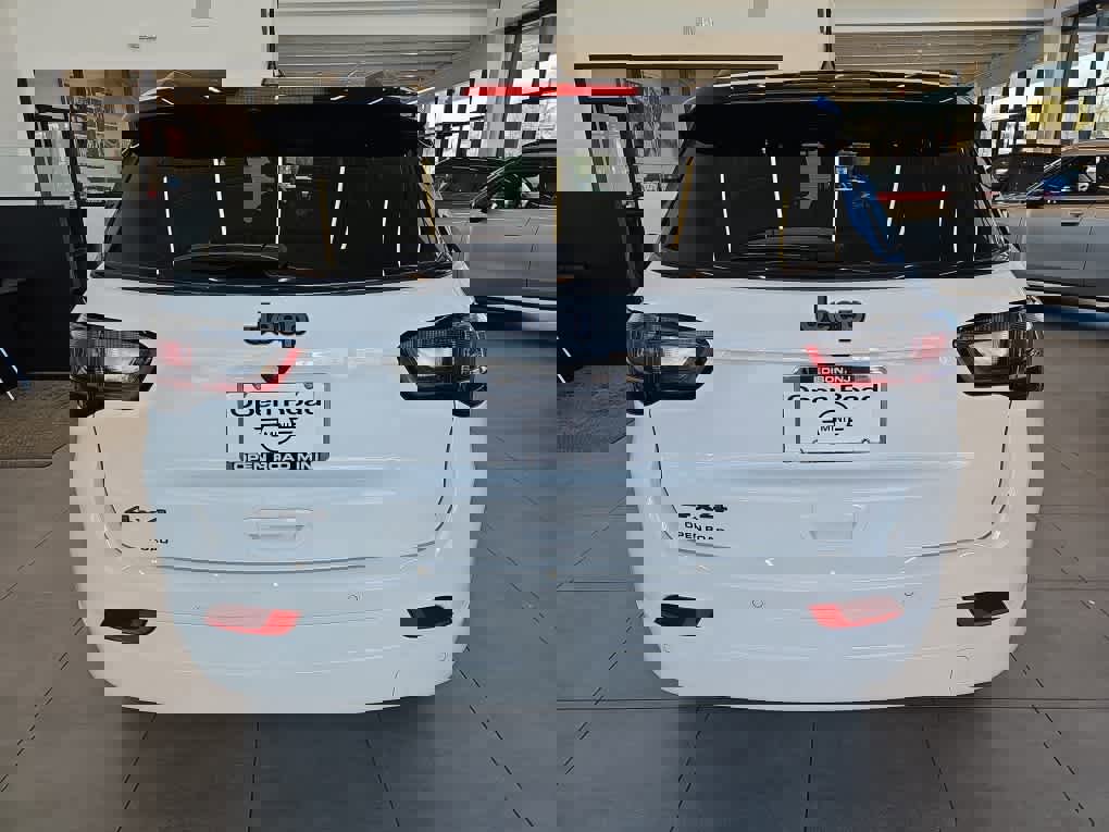 Used 2024 Jeep Compass Limited w/ High Altitude Package image 9