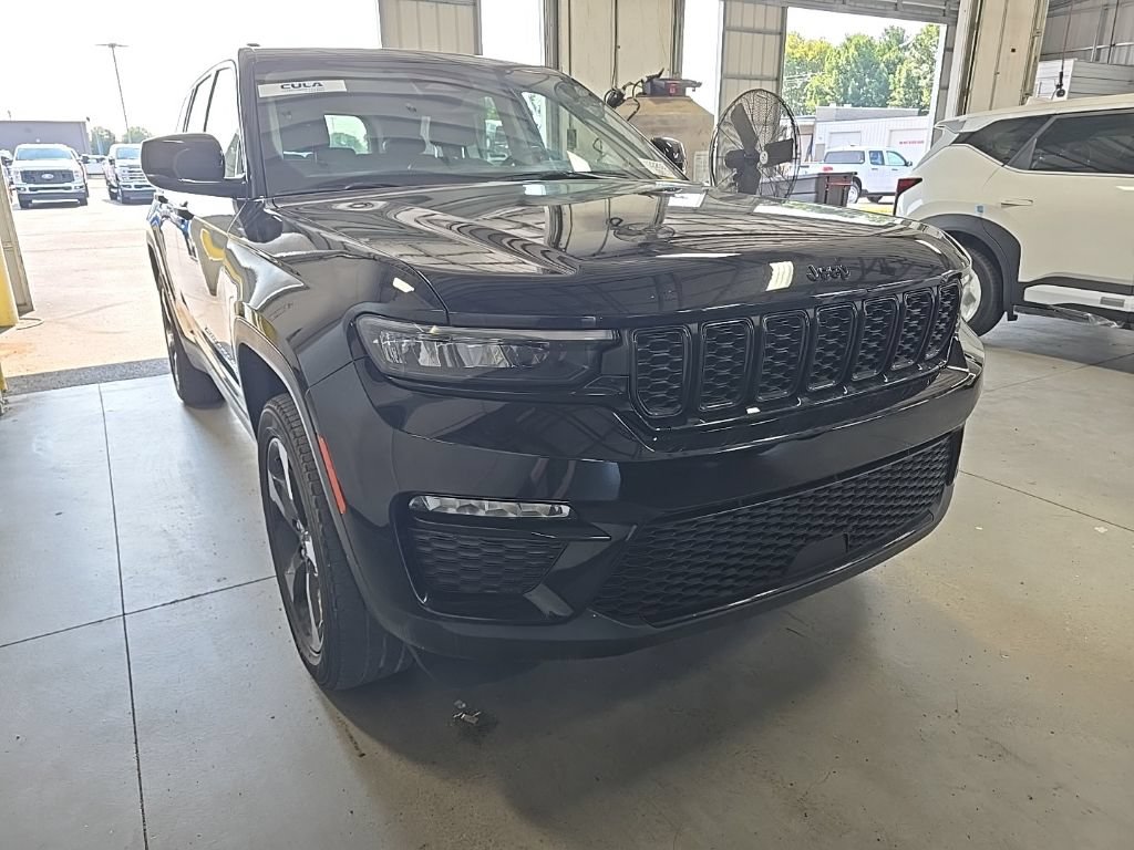 Used 2023 Jeep Grand Cherokee Limited w/ Black Appearance Package