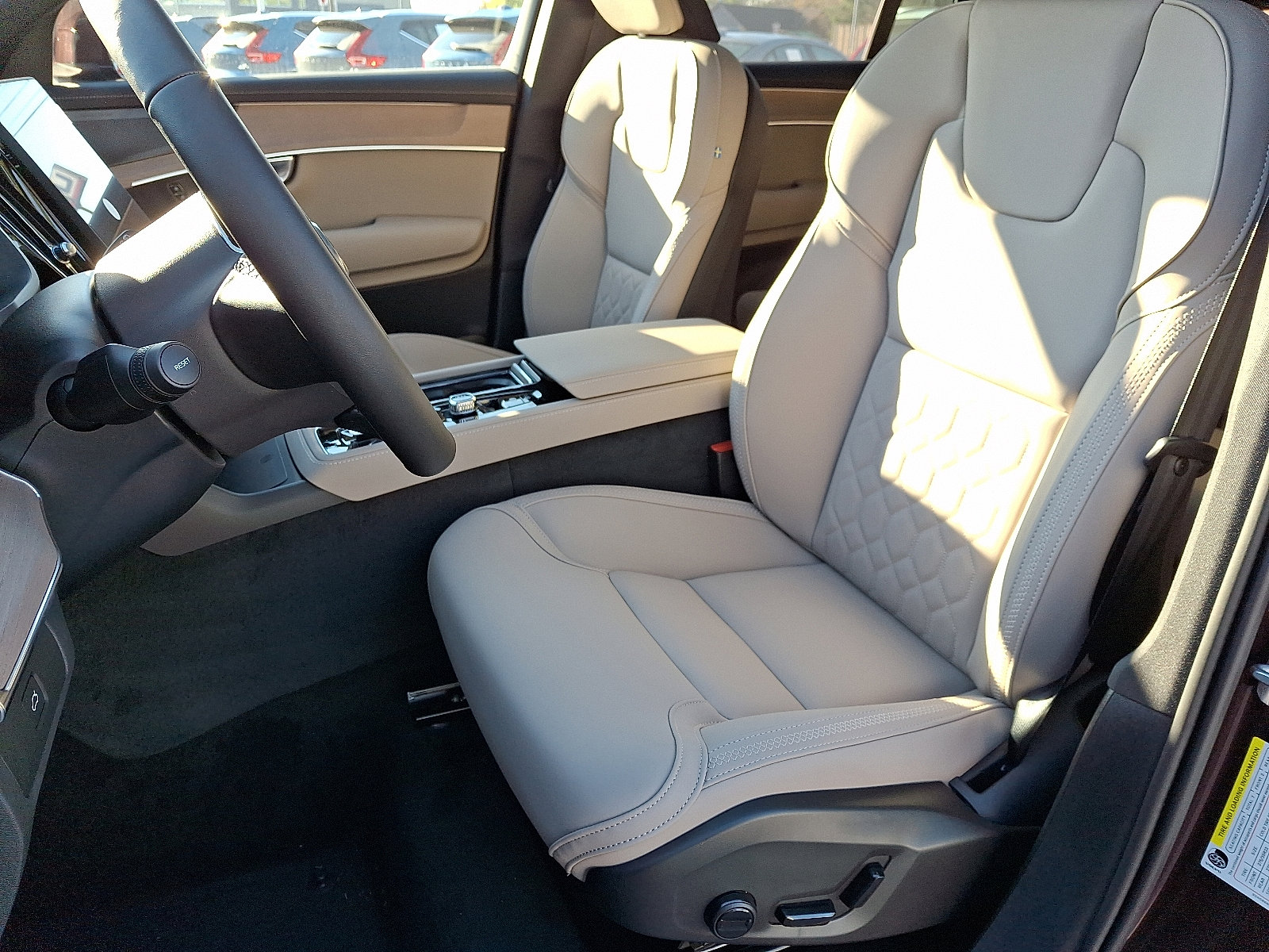 New 2026 Volvo XC90 B6 Plus w/ Protection Package Premier image 8