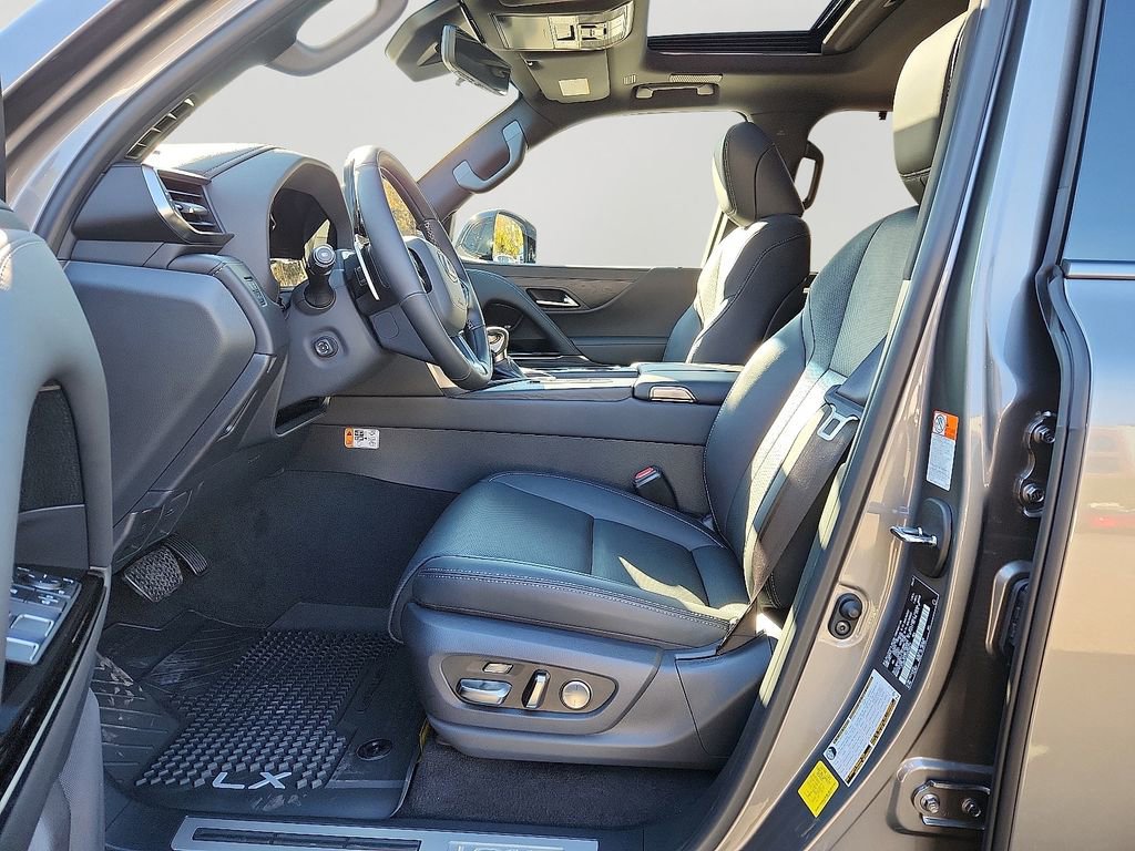 New 2025 Lexus LX 600 4WD w/ Luxury Package image 7