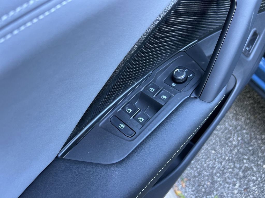 New 2026 Volkswagen Tiguan SE R-Line image 13