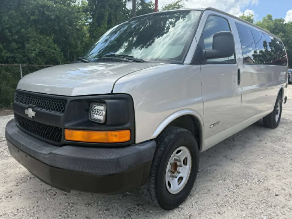 Used 2005 Chevrolet Express 3500 Extended Passenger RWD image 3