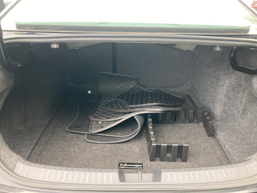 Used 2019 Volkswagen Jetta R-Line w/ R-Line Cold Weather Package FWD image 29