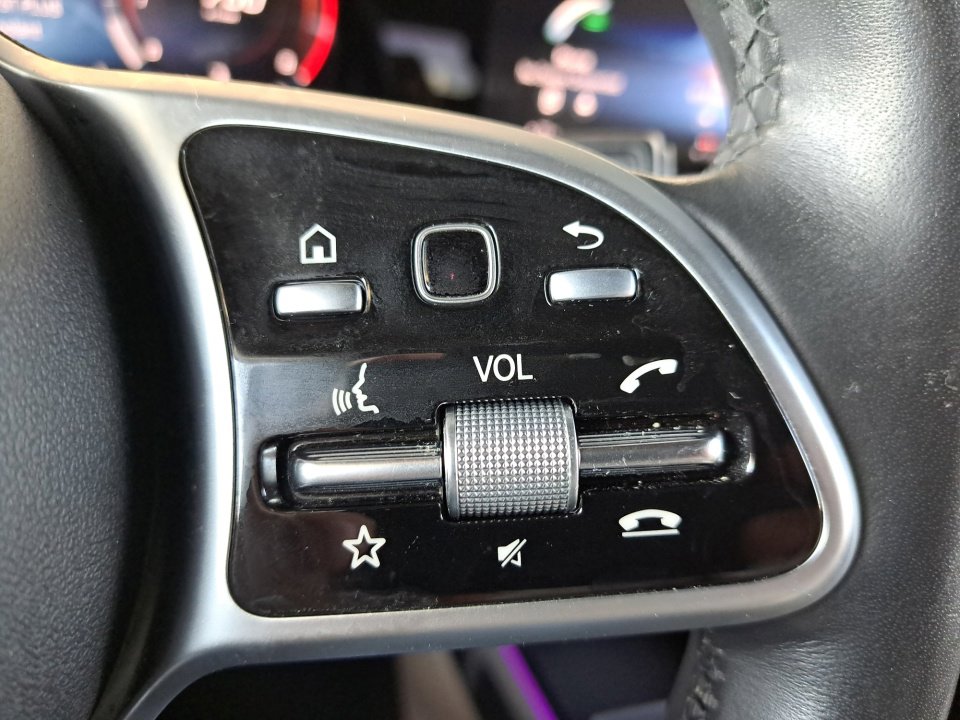 Used 2022 Mercedes-Benz GLB 250 4MATIC image 38