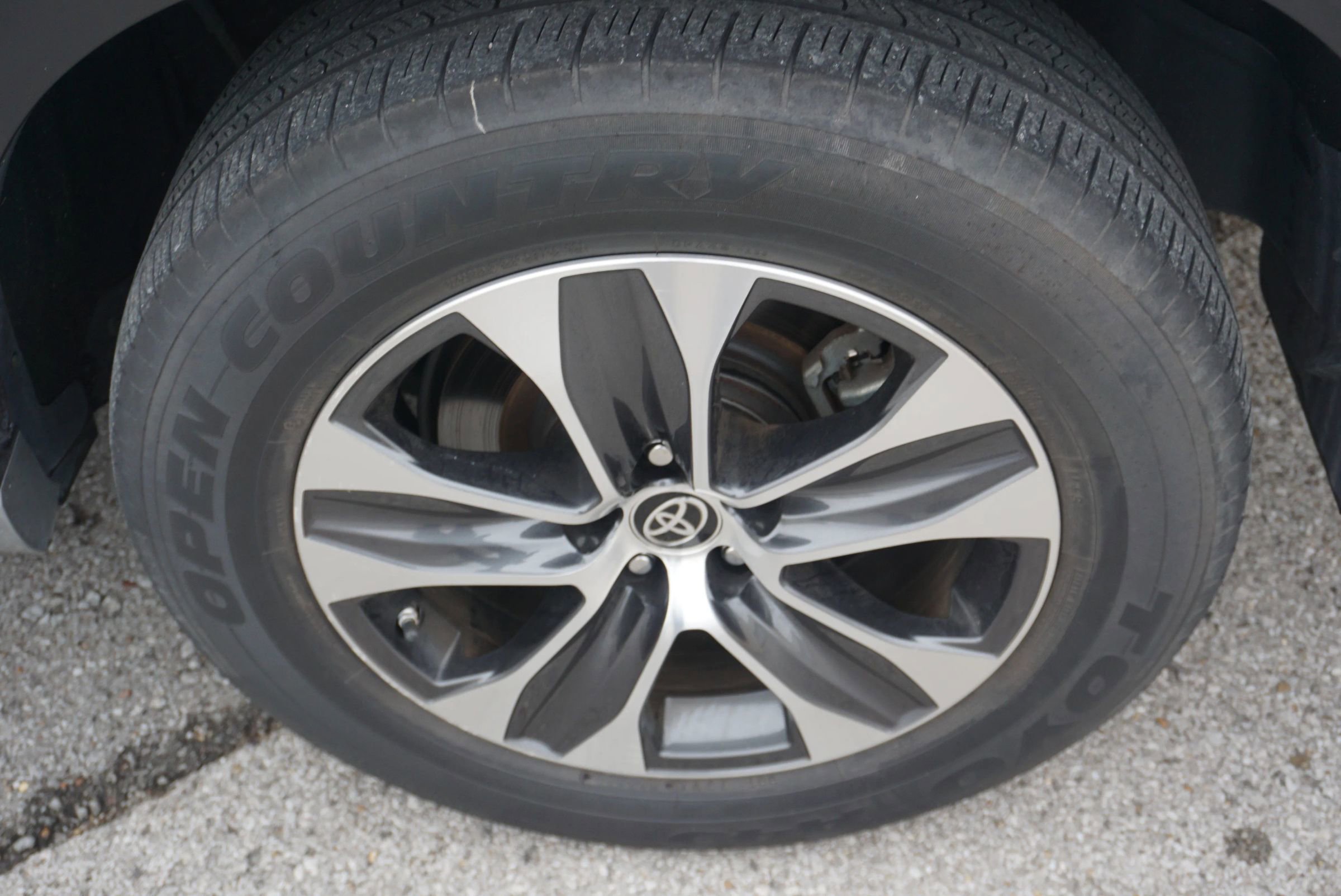 Used 2021 Toyota Highlander XLE image 12