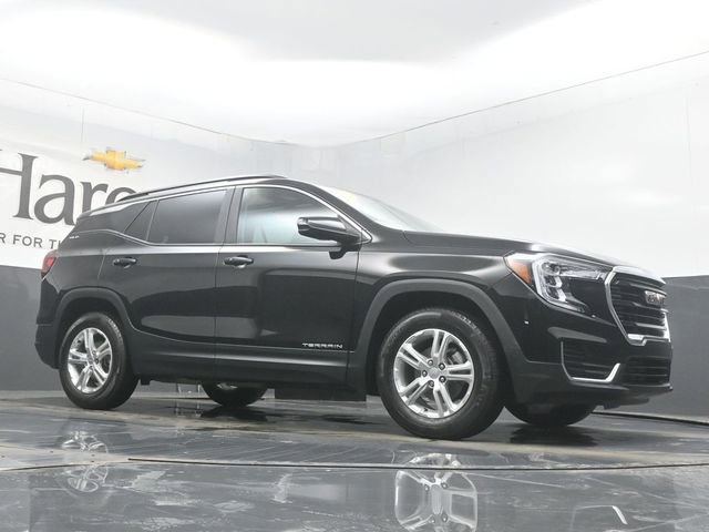 Used 2023 GMC Terrain SLE w/ Driver Convenience Package image 2