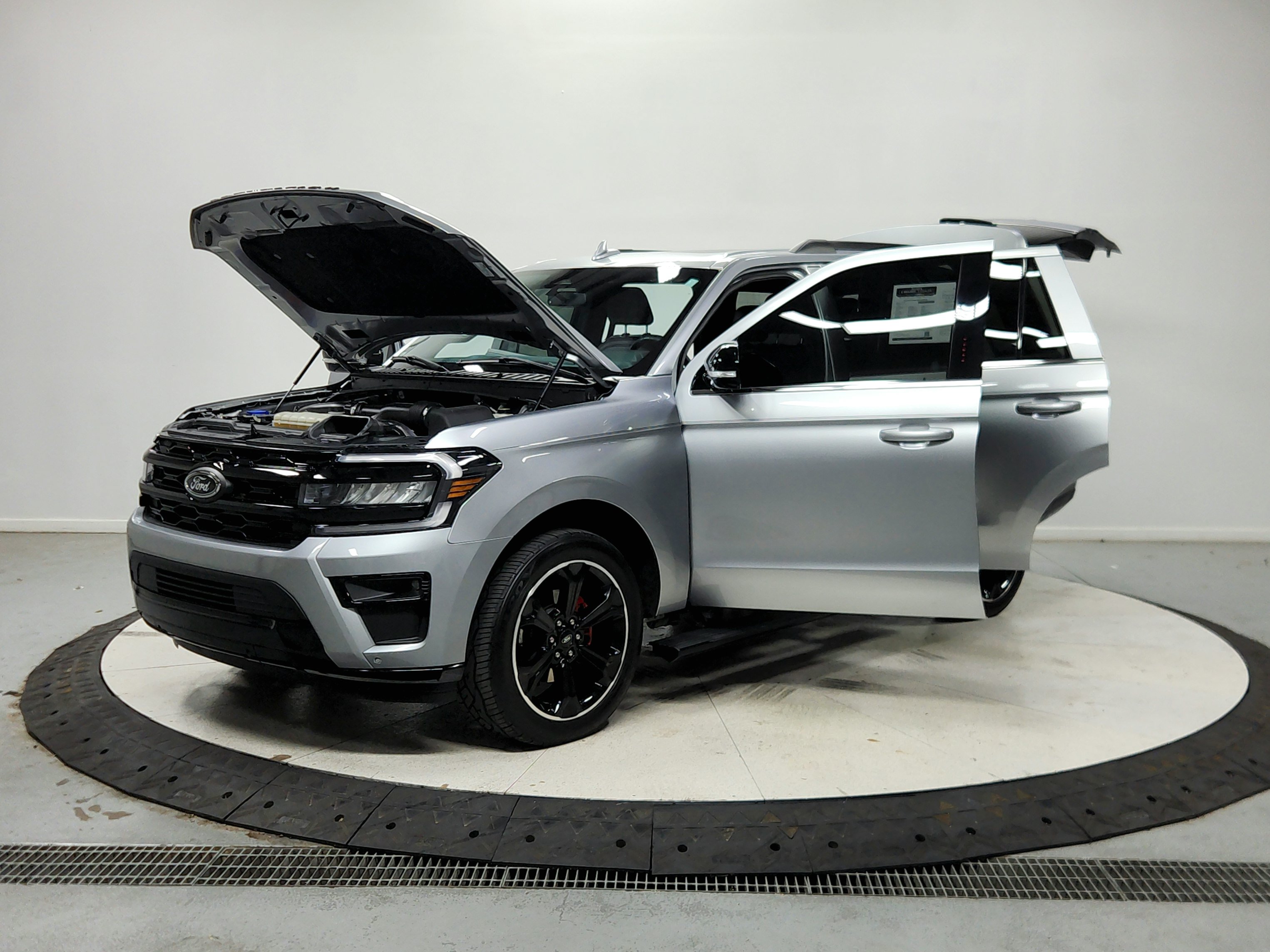 Used 2024 Ford Expedition Limited RWD image 12