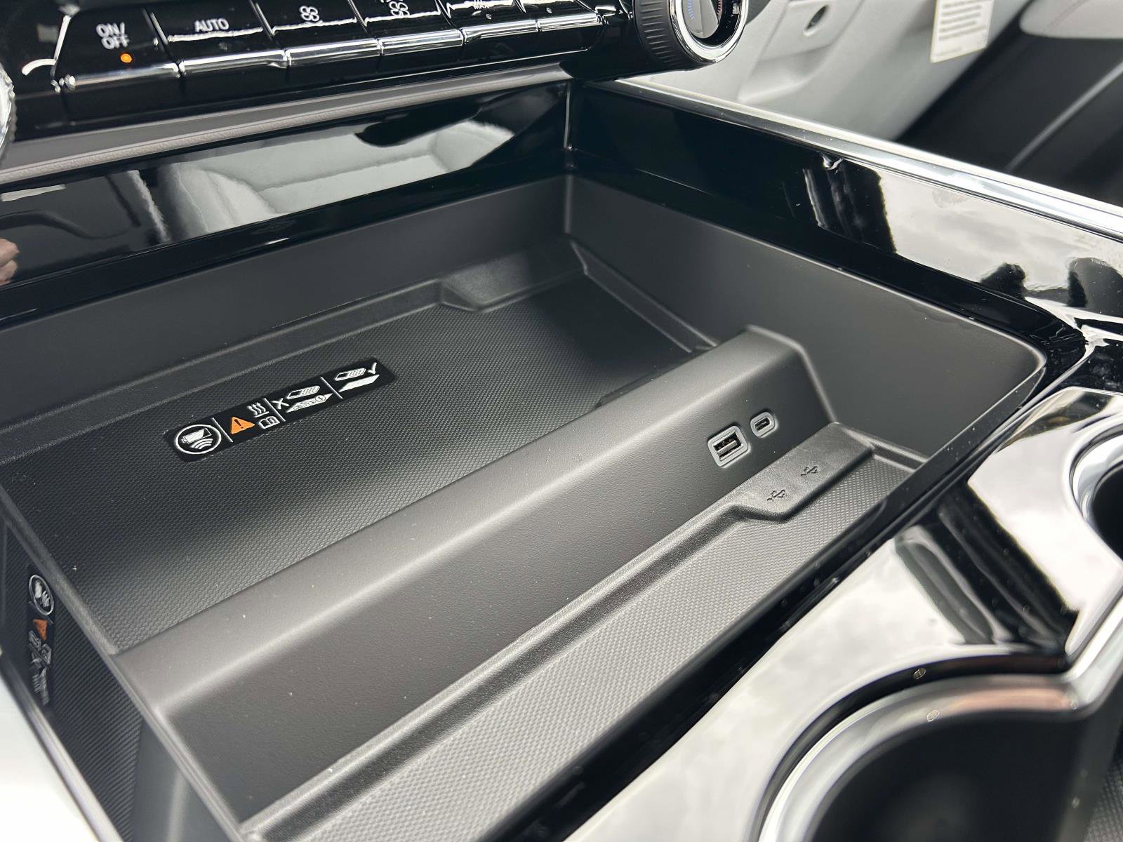 New 2026 Chevrolet Suburban Premier AWD/4WD image 25