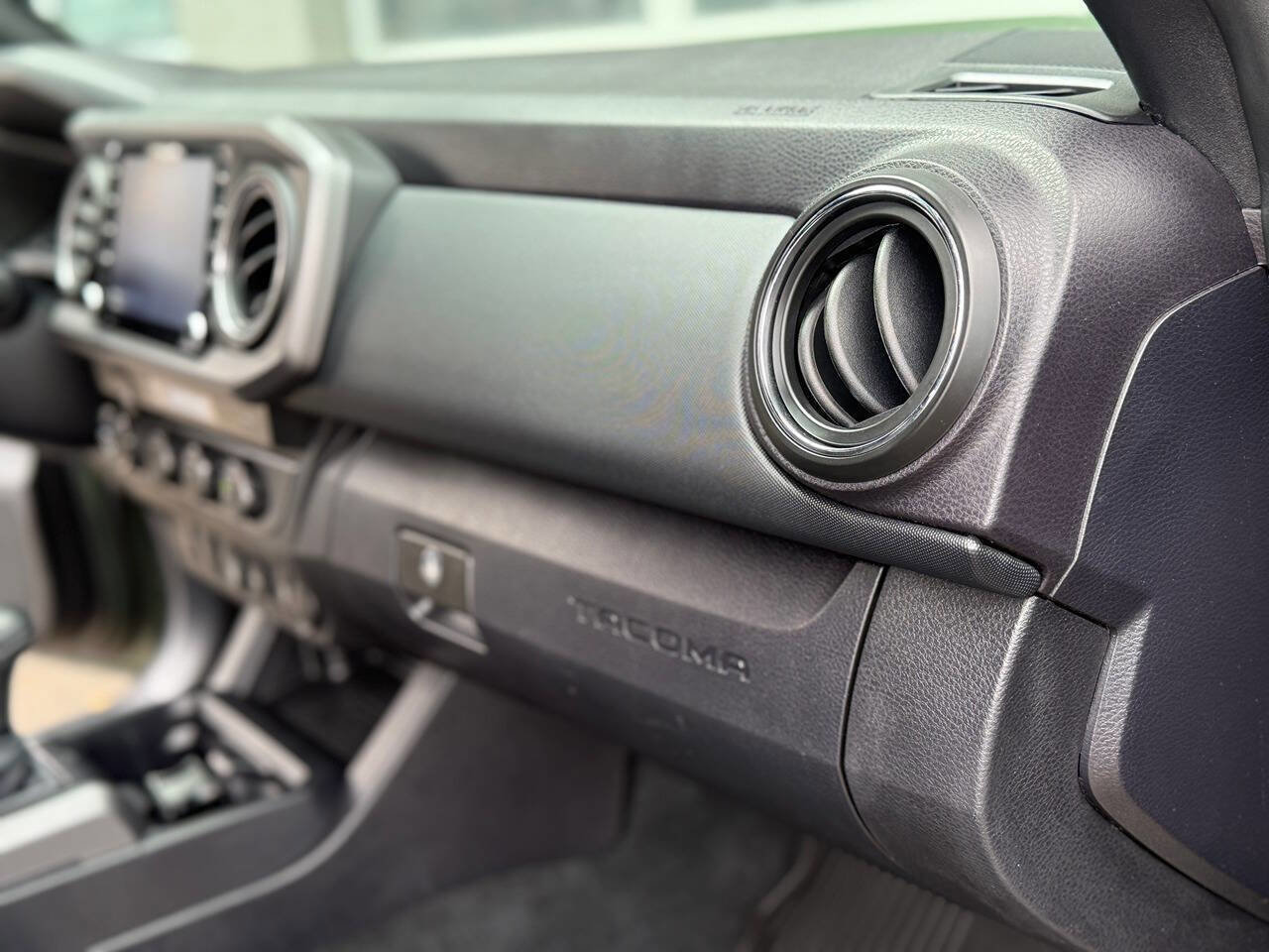 Used 2022 Toyota Tacoma TRD Off-Road image 49