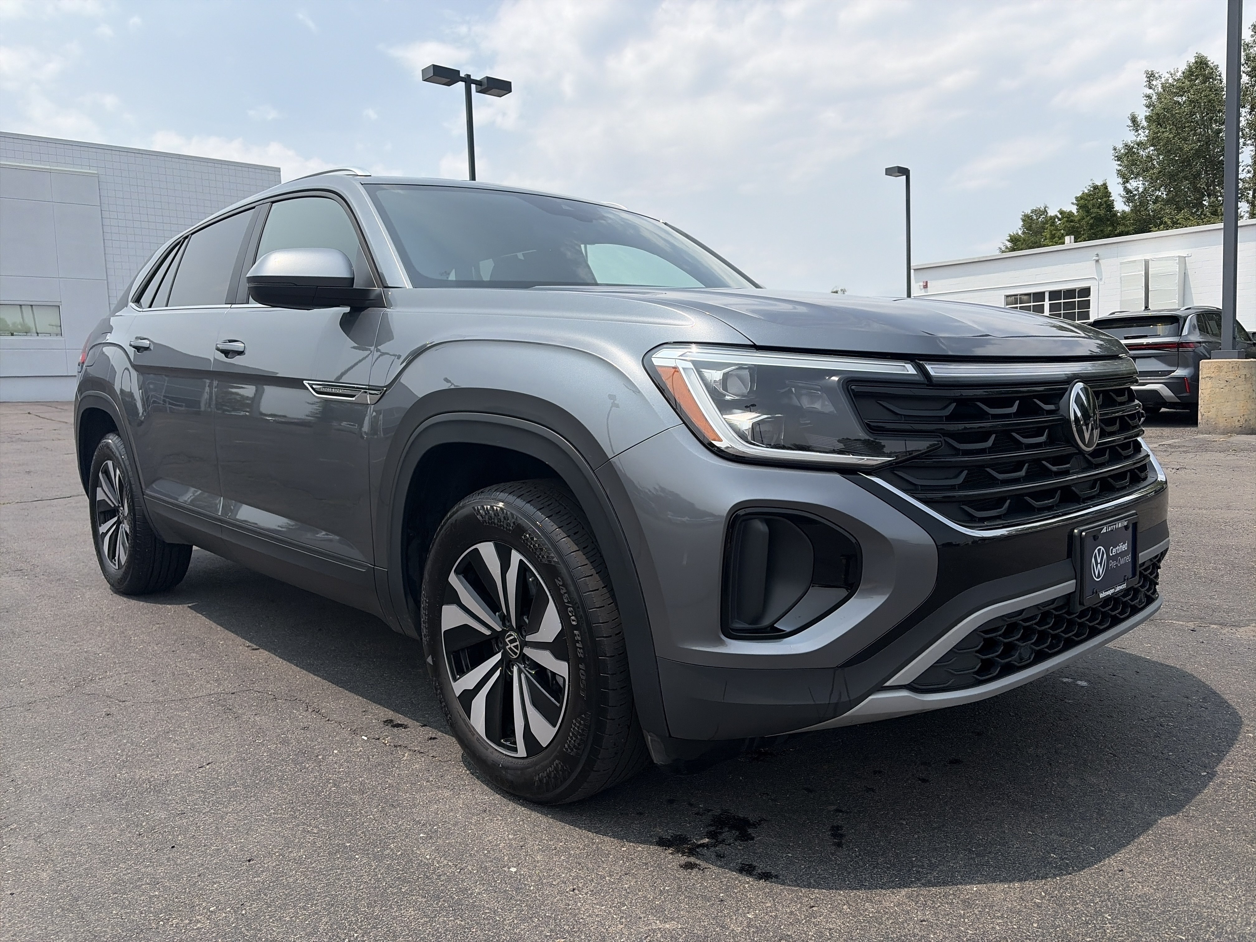 Used 2024 Volkswagen Atlas Cross Sport SE AWD/4WD image 5