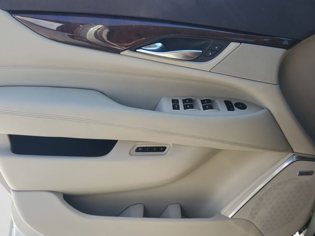Used 2017 Cadillac Escalade Luxury AWD/4WD image 25