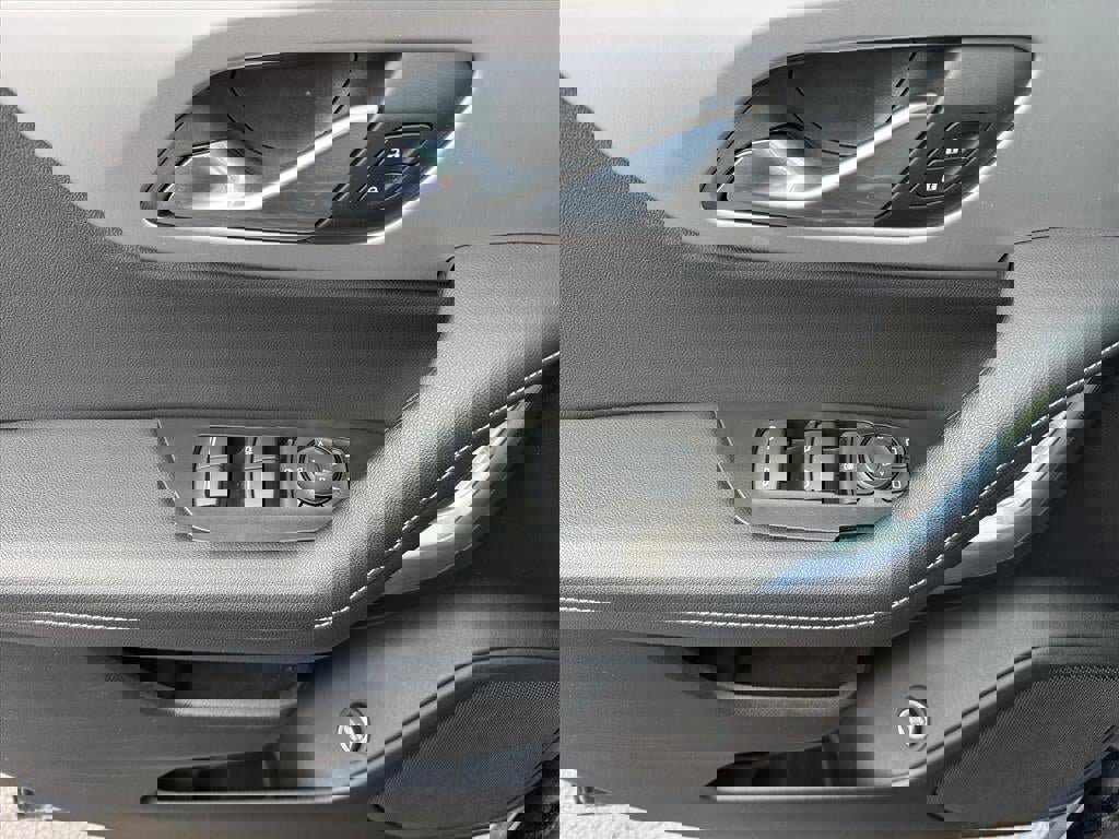 Certified 2023 Chevrolet Blazer LT w/ Convenience Package image 13