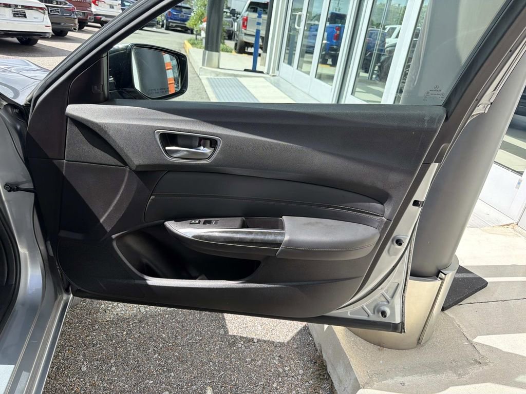 Used 2018 Acura TLX w/ Technology Package FWD image 14