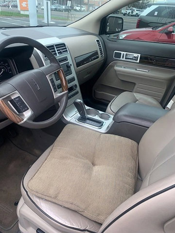 Used 2010 Lincoln MKX image 2