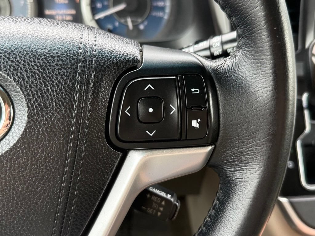 Used 2015 Toyota Sienna XLE Premium AWD/4WD image 31