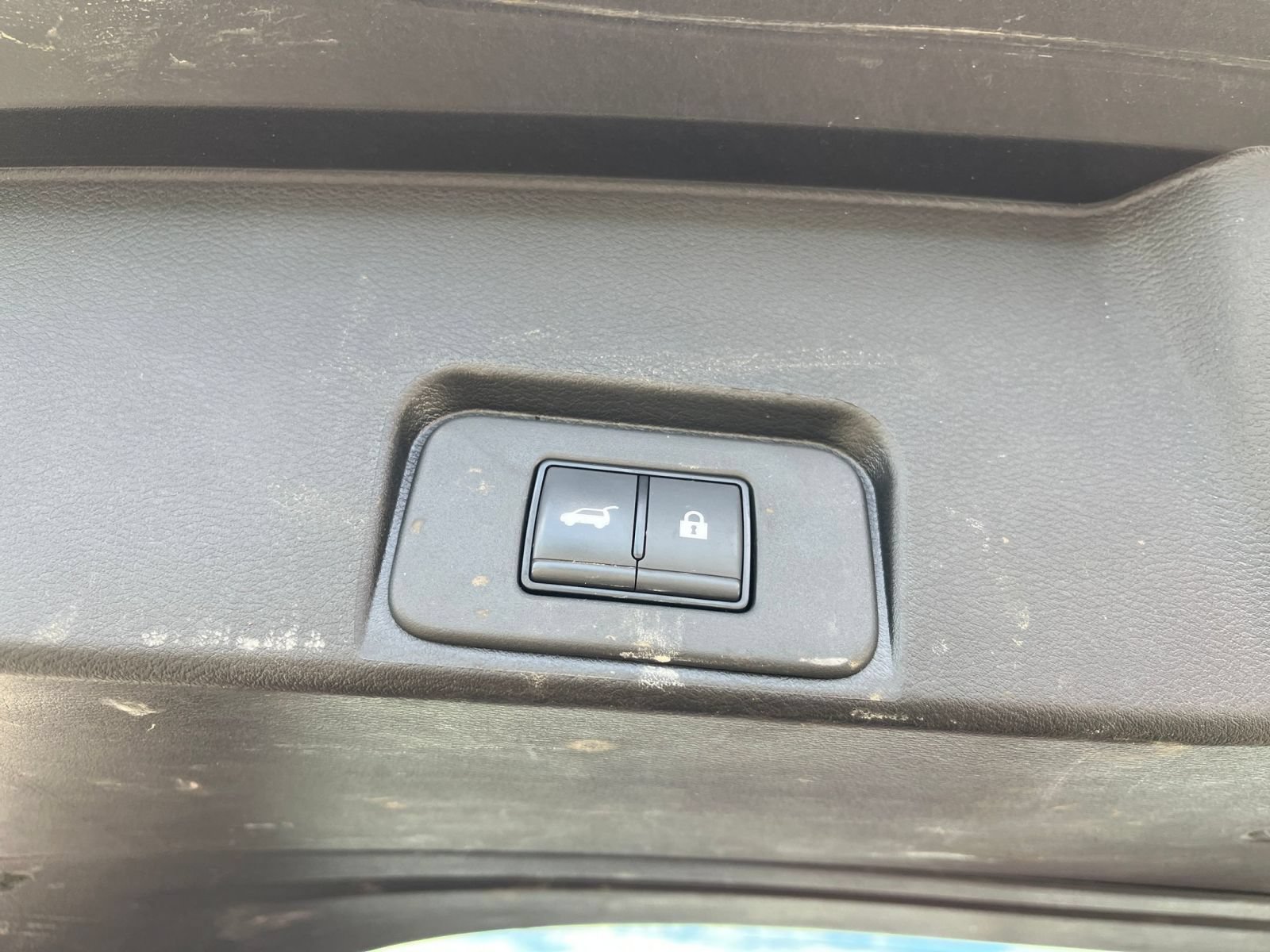 Used 2025 Nissan Rogue SV AWD/4WD image 23