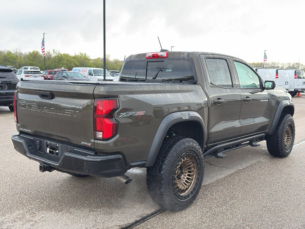 Used 2025 Chevrolet Colorado ZR2 w/ Technology Package AWD/4WD image 5