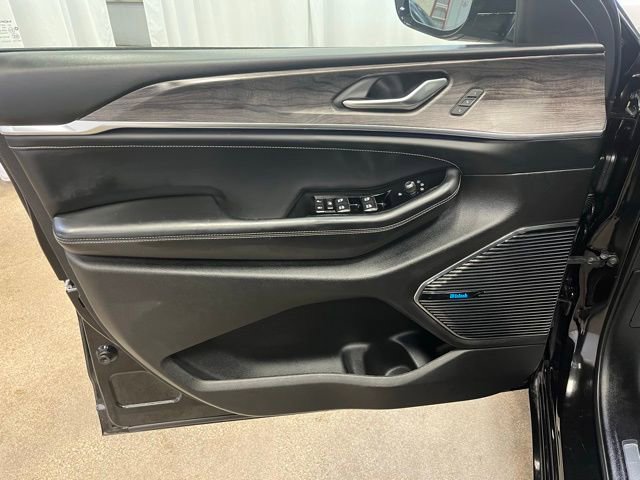 Used 2022 Jeep Grand Cherokee Overland image 14