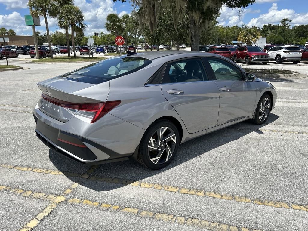 New 2025 Hyundai Elantra Limited image 11