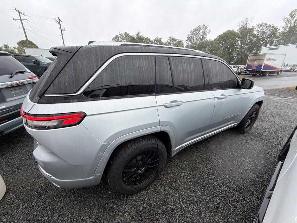 Used 2022 Jeep Grand Cherokee Summit AWD/4WD image 8