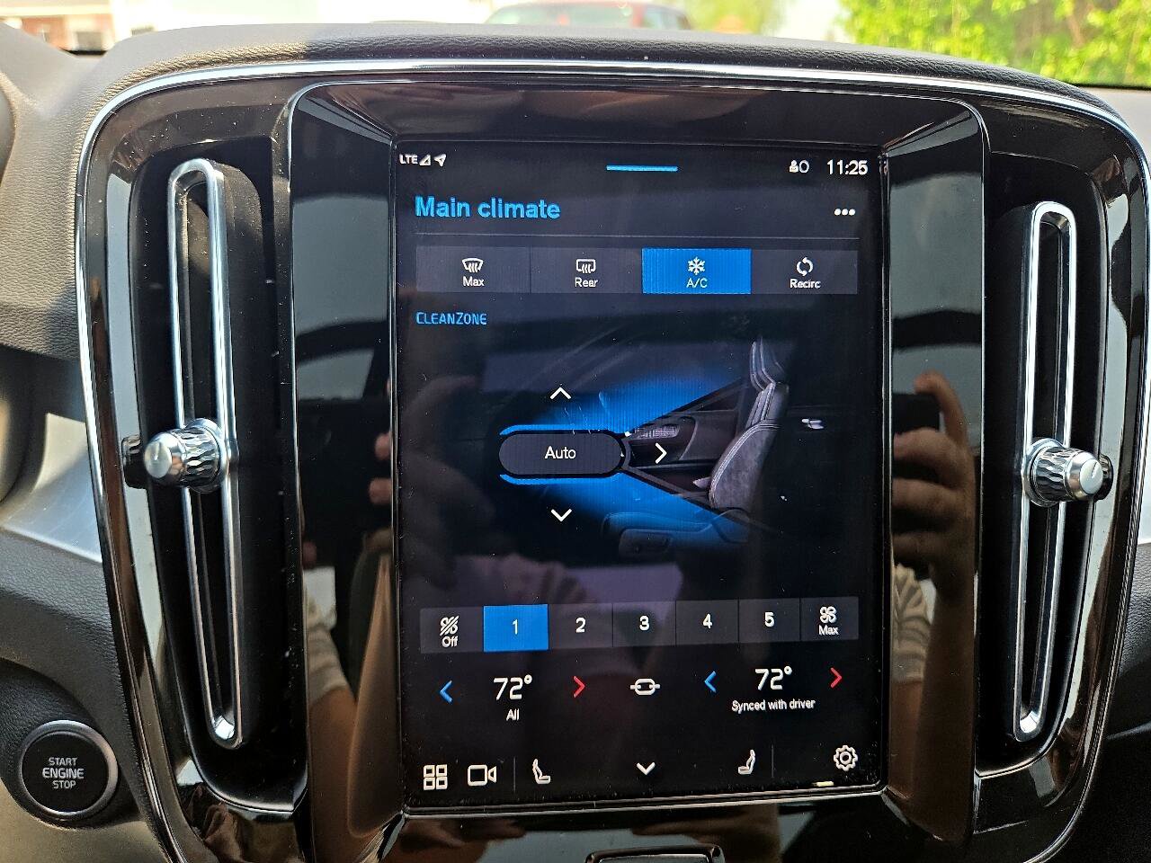 Used 2024 Volvo XC40 B5 Core image 20