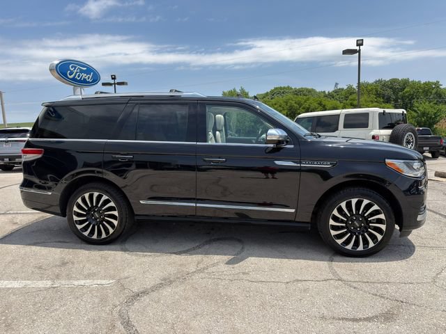 Used 2023 Lincoln Navigator Black Label AWD/4WD image 8