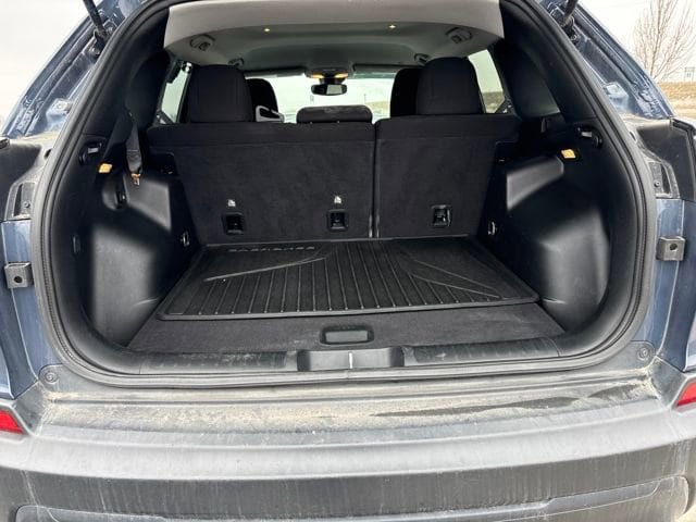 Used 2021 Jeep Cherokee Latitude w/ Mopar Interior Package AWD/4WD image 26