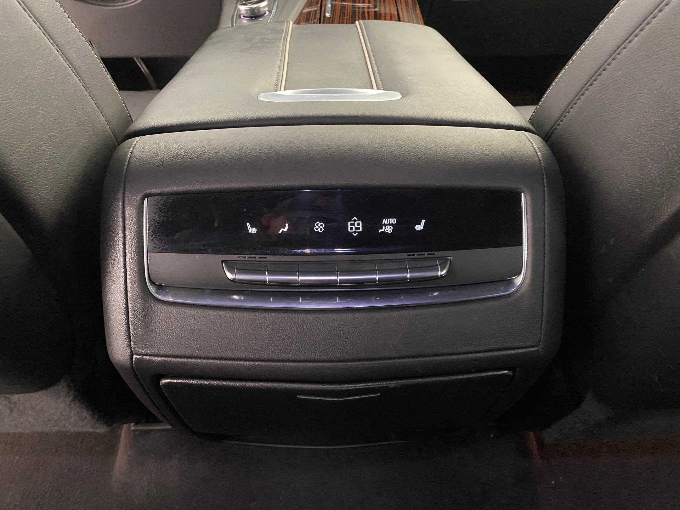 Used 2022 Cadillac Escalade Luxury image 29