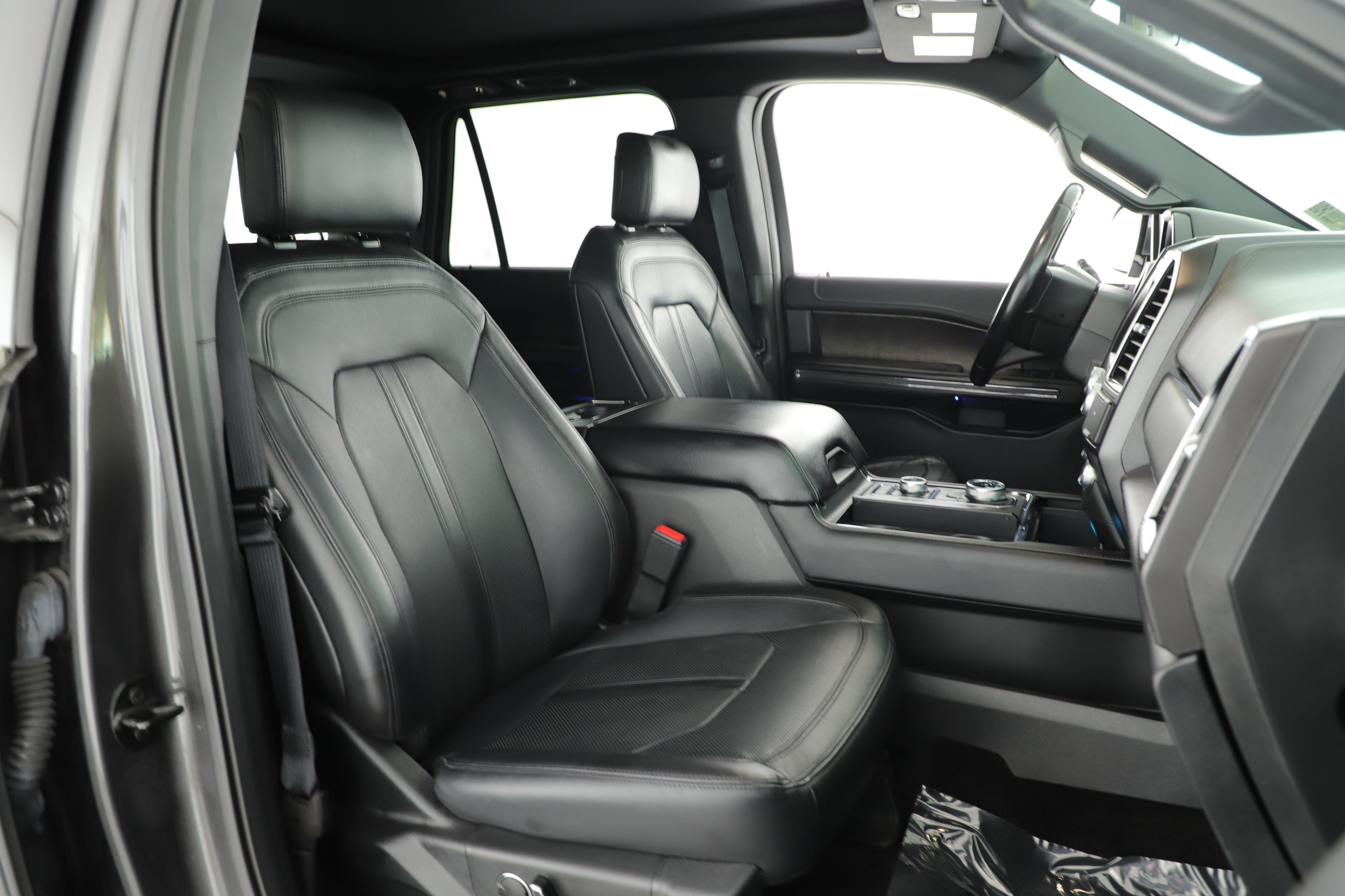 Used 2018 Ford Expedition Limited w/ Equipment Group 302A AWD/4WD image 18