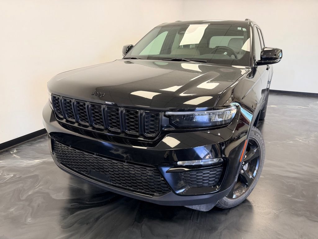 Used 2024 Jeep Grand Cherokee Limited w/ Black Appearance Package AWD/4WD image 19