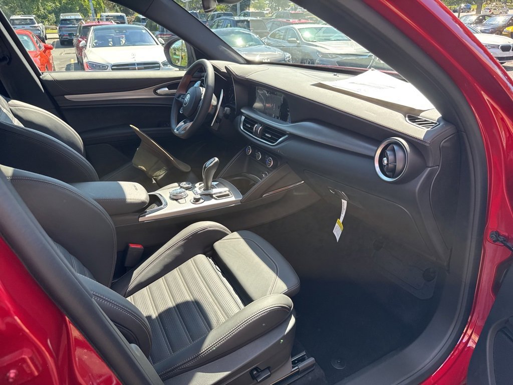 New 2025 Alfa Romeo Stelvio Sprint image 19