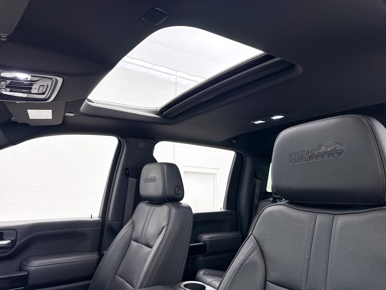 Used 2022 Chevrolet Silverado 2500 High Country w/ Z71 Off-Road Package image 17