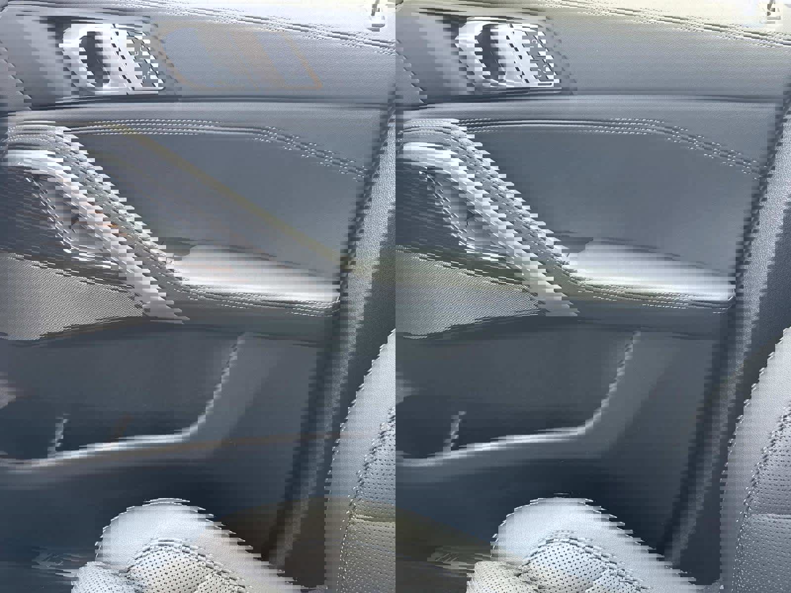 Certified 2025 BMW X6 xDrive40i image 23