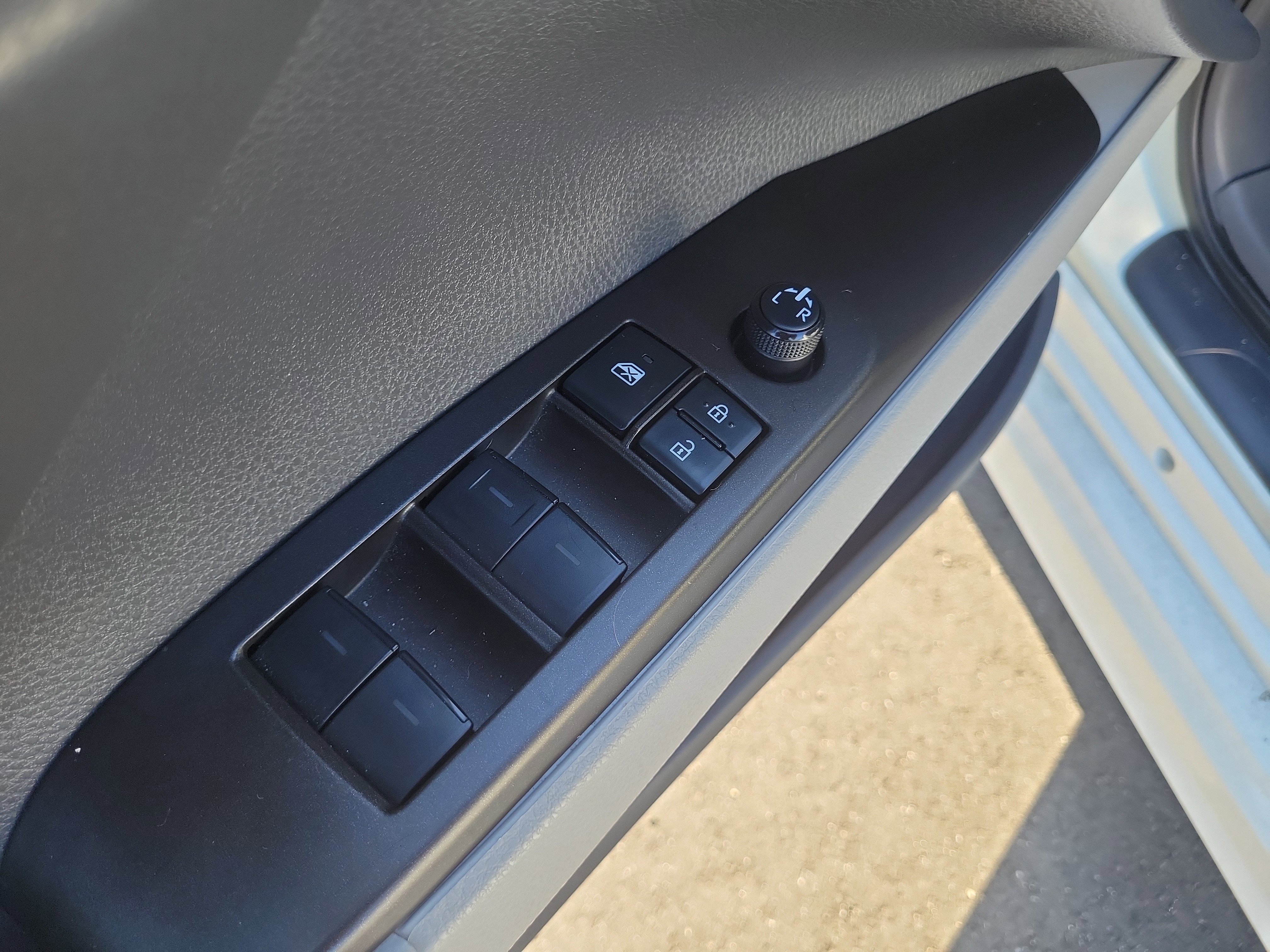 Used 2021 Toyota Camry SE w/ Audio Upgrade Package FWD image 20