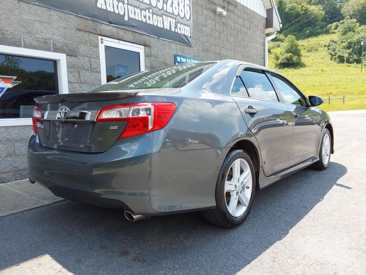 Used 2013 Toyota Camry SE FWD image 3