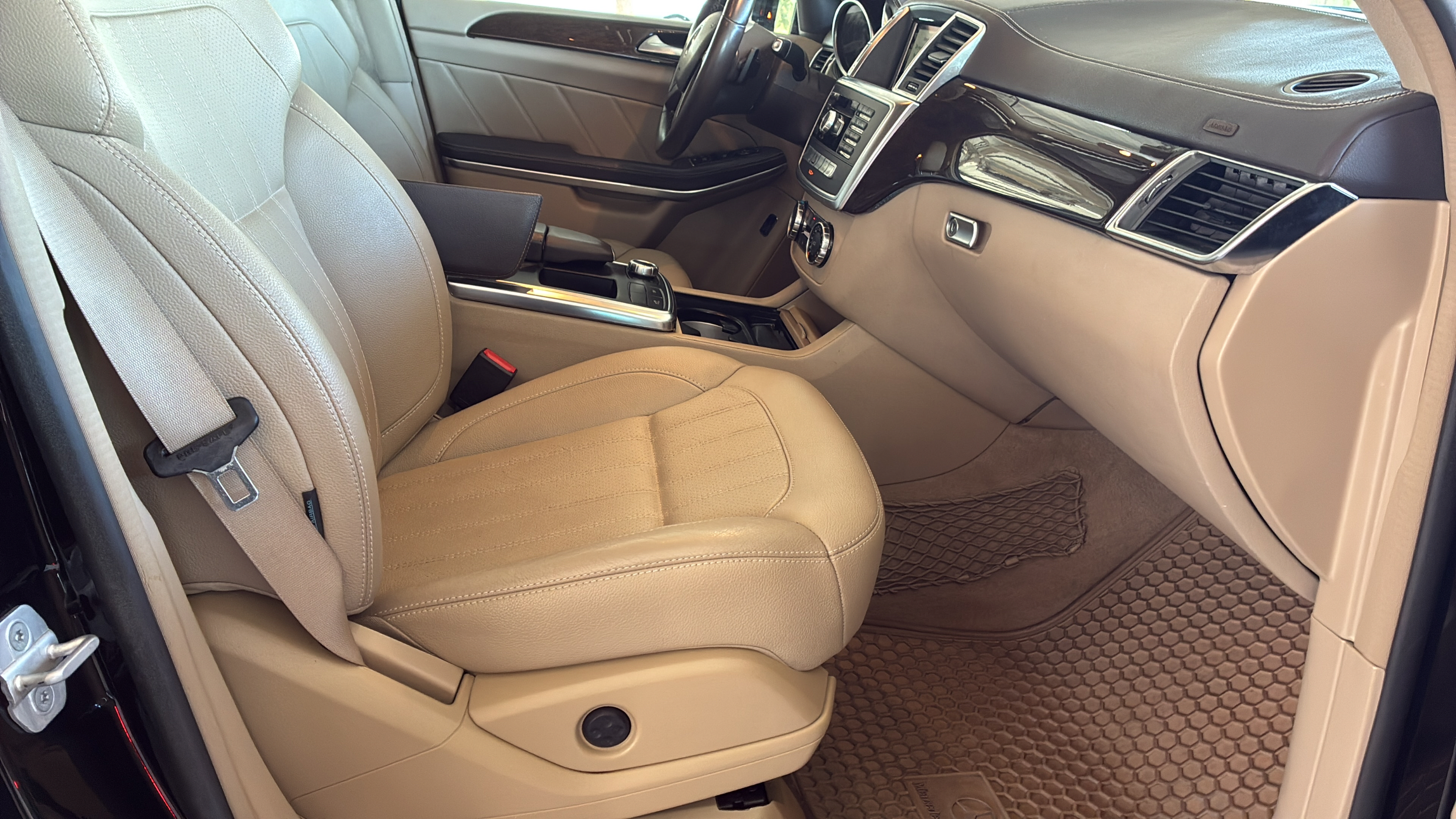 Used 2014 Mercedes-Benz GL 450 4MATIC image 27