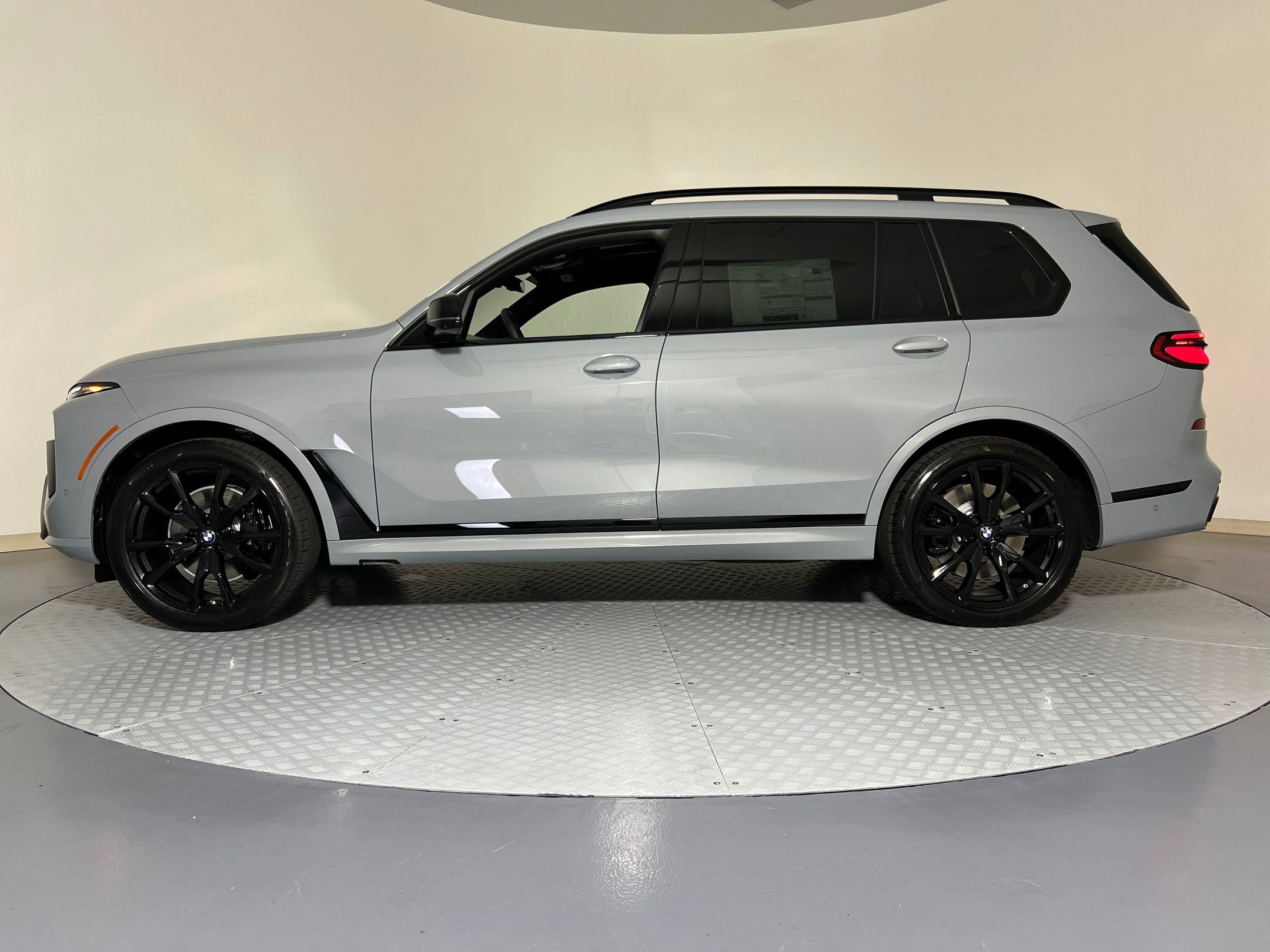 New 2026 BMW X7 M60i image 2