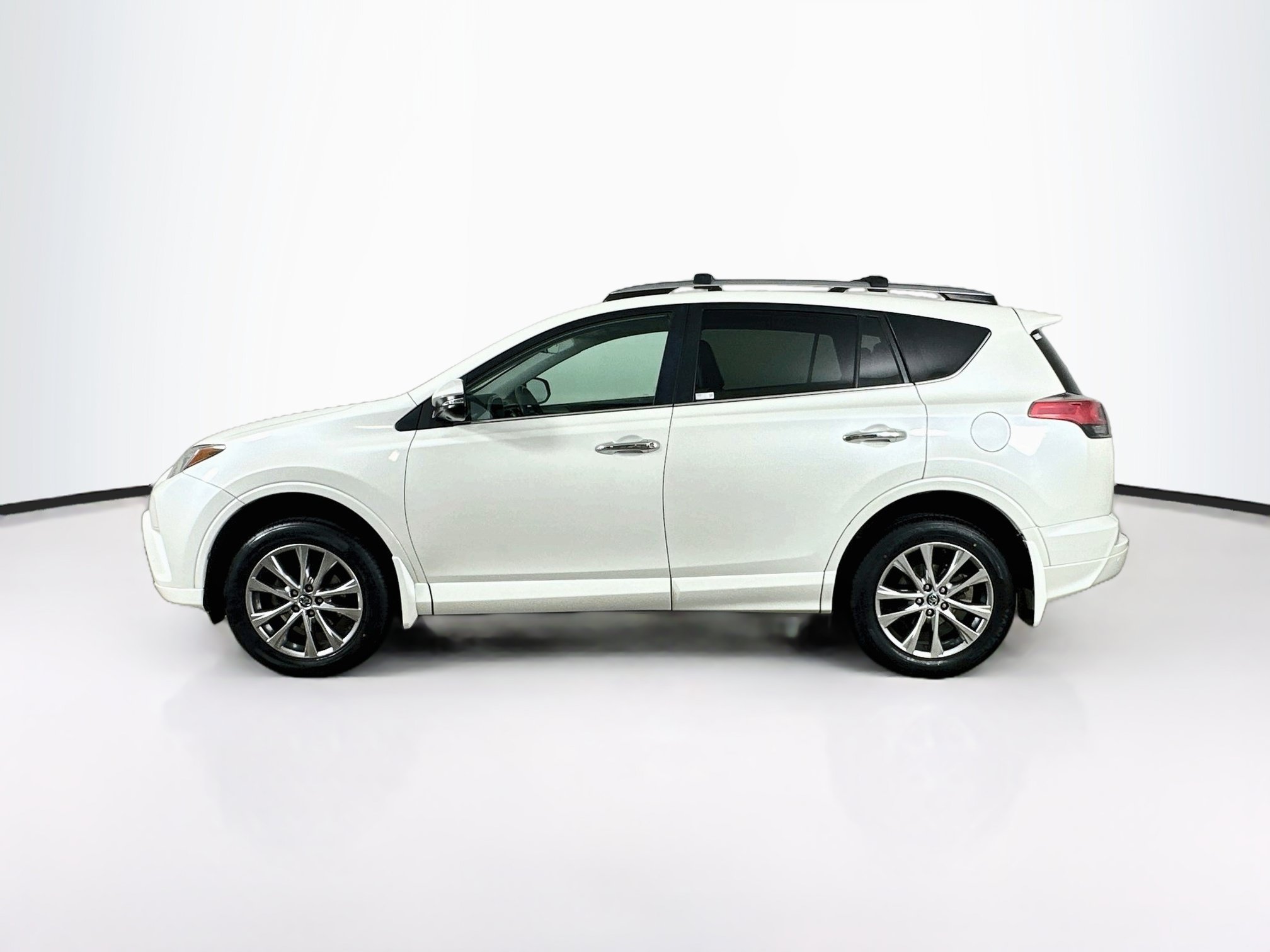 Used 2017 Toyota RAV4 Platinum FWD image 4