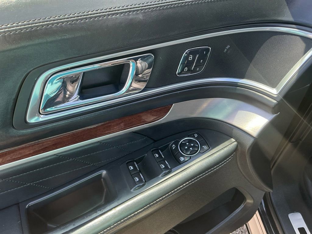 Used 2017 Ford Explorer Platinum AWD/4WD image 16