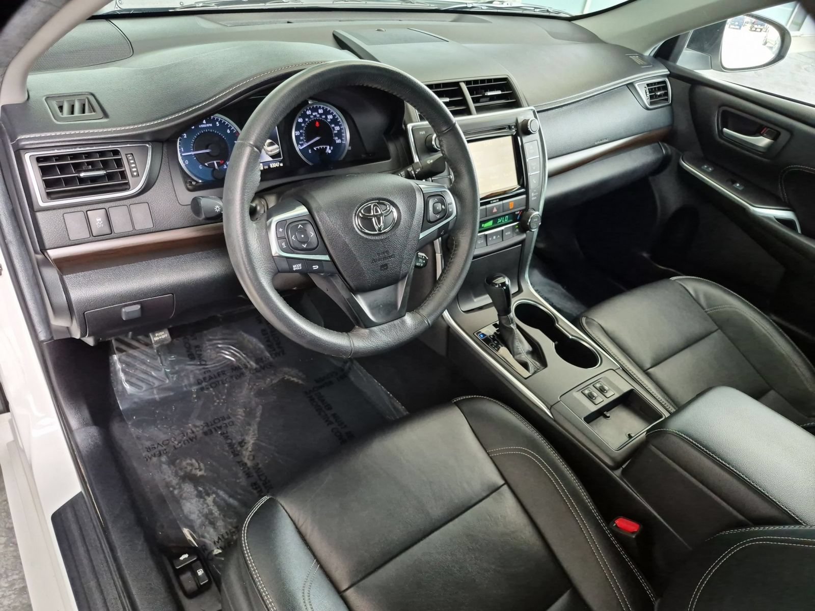 Used 2017 Toyota Camry XLE w/ Convenience Package FWD image 12