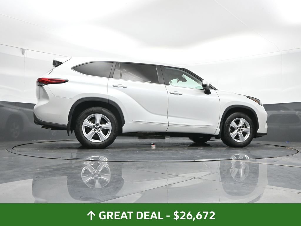 Used 2023 Toyota Highlander LE image 49