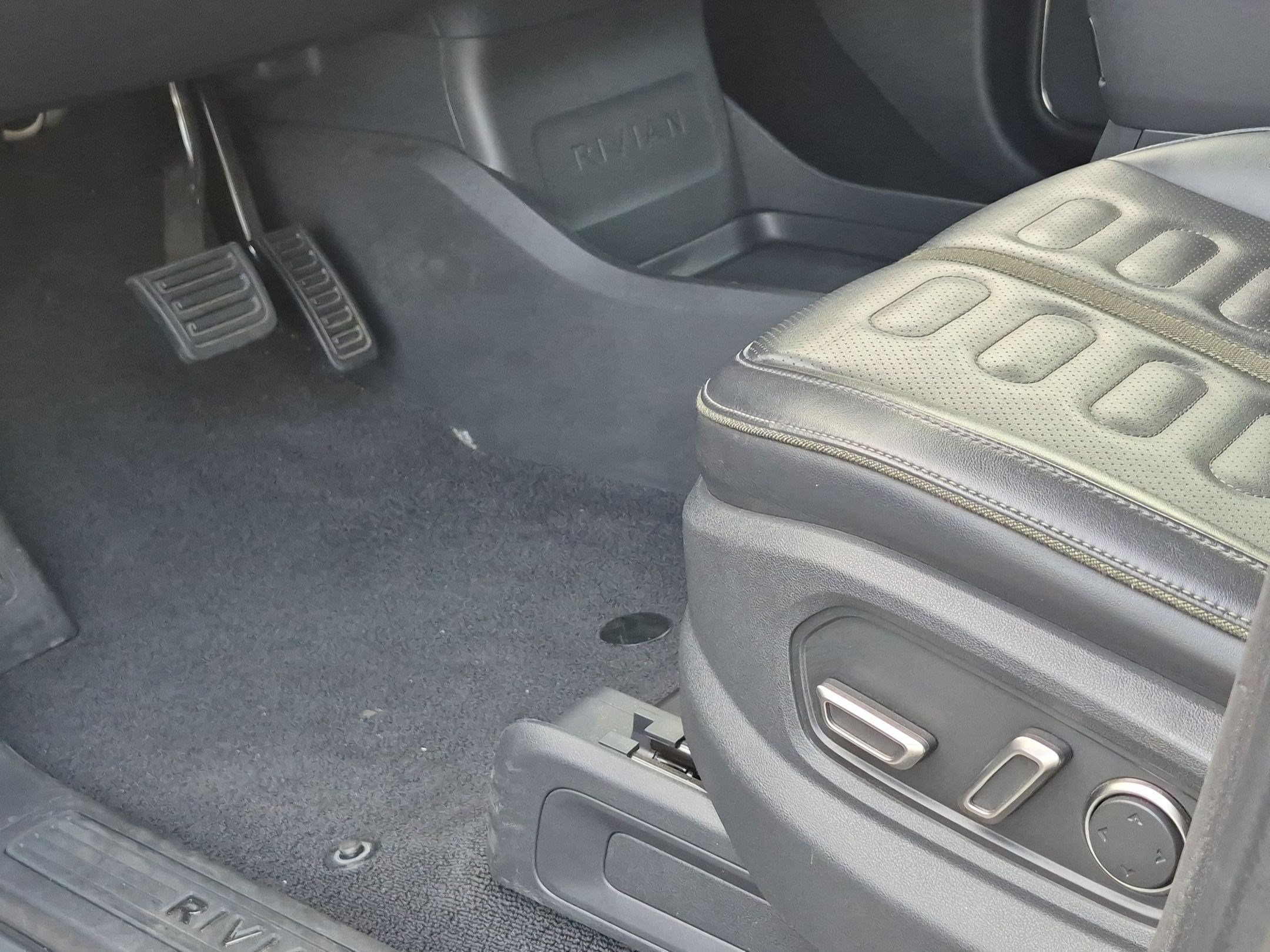 Used 2025 Rivian R1S Adventure AWD/4WD image 17