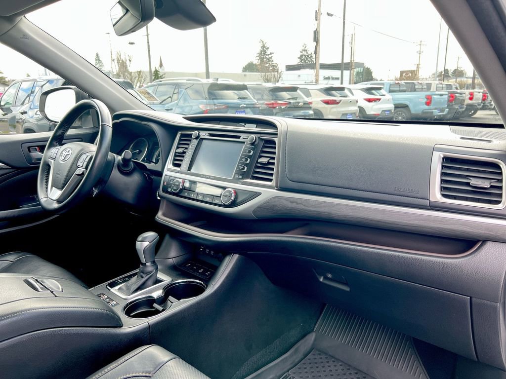 Used 2017 Toyota Highlander Limited image 23