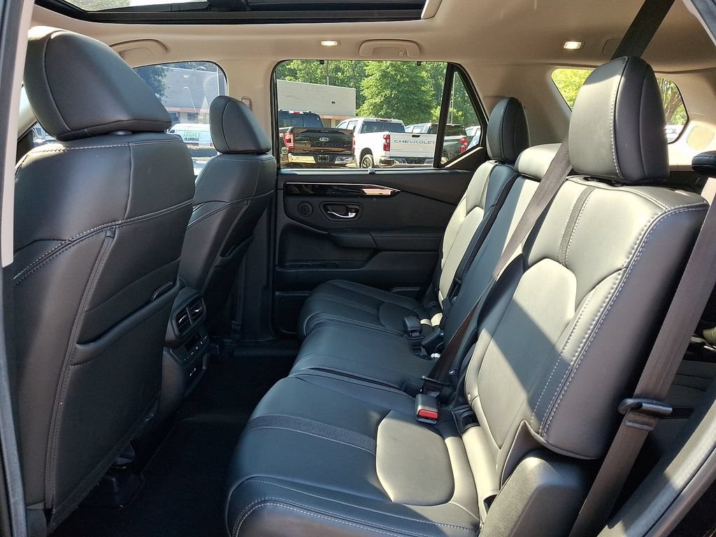 Used 2024 Honda Pilot Touring image 10