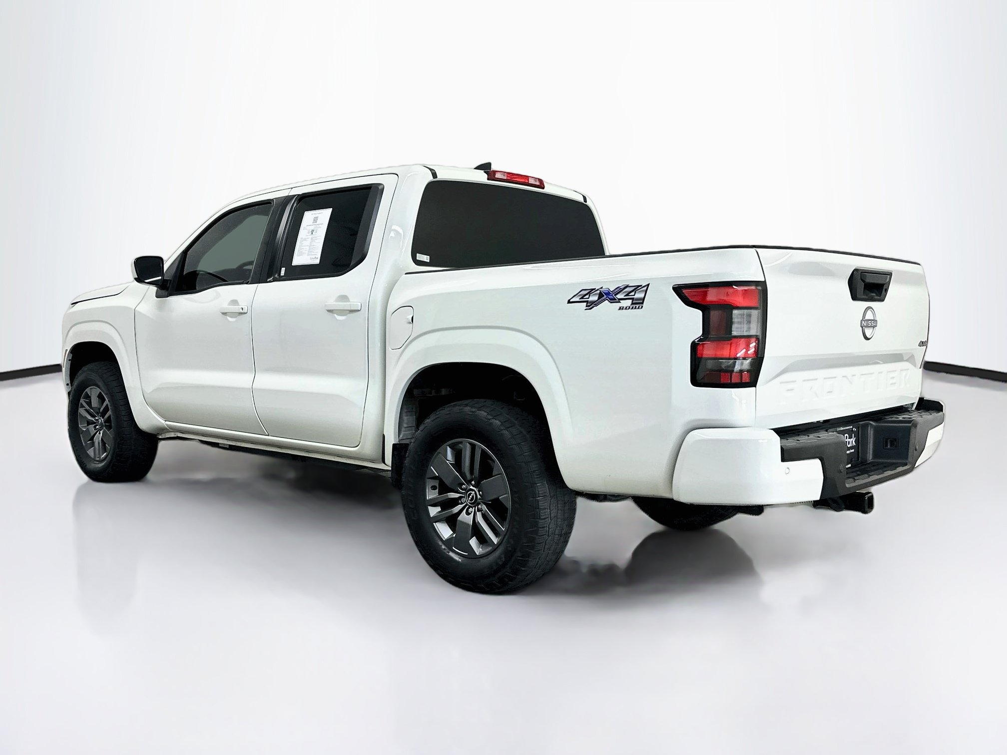 Used 2025 Nissan Frontier SV AWD/4WD image 5