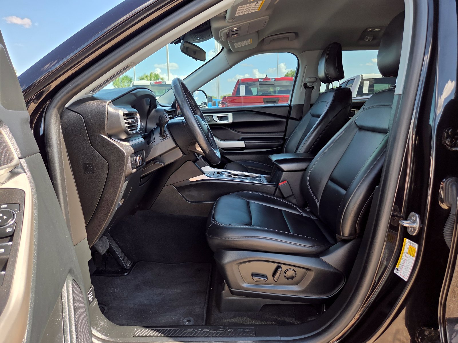 Used 2023 Ford Explorer XLT w/ Equipment Group 202A RWD image 12