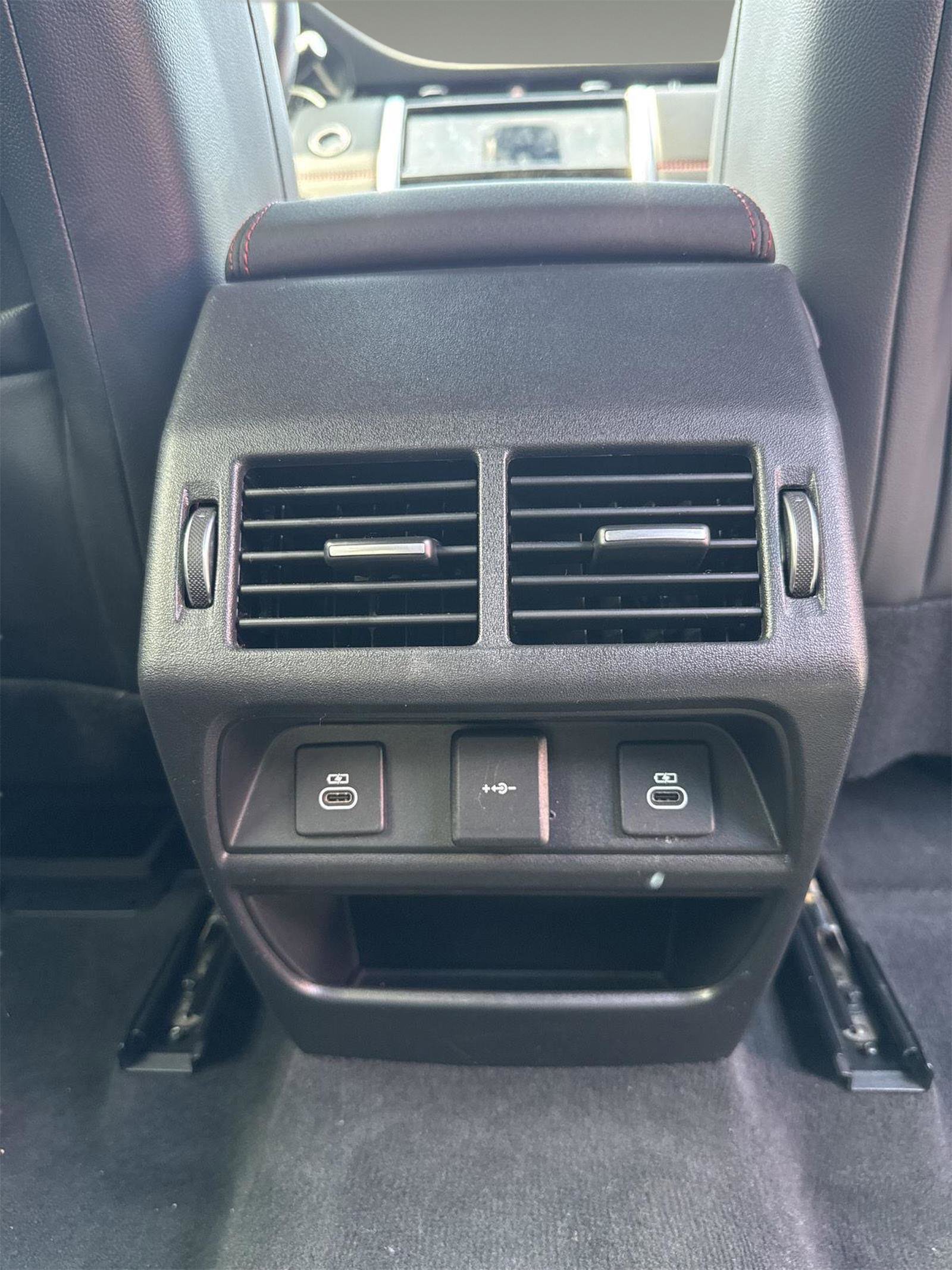 Used 2023 Land Rover Discovery Sport SE R-Dynamic image 22